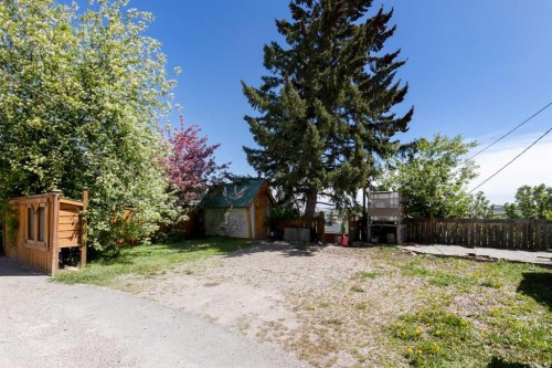 4007 Centre A Street Ne, Calgary, AB - Outdoor