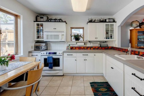 4007 Centre A Street Ne, Calgary, AB - Indoor Photo Showing Kitchen