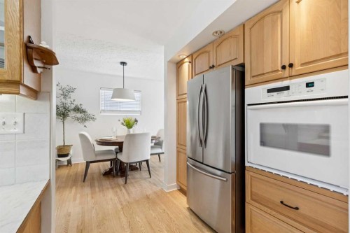 407 Arlington Drive Se, Calgary, AB - Indoor Photo Showing Kitchen