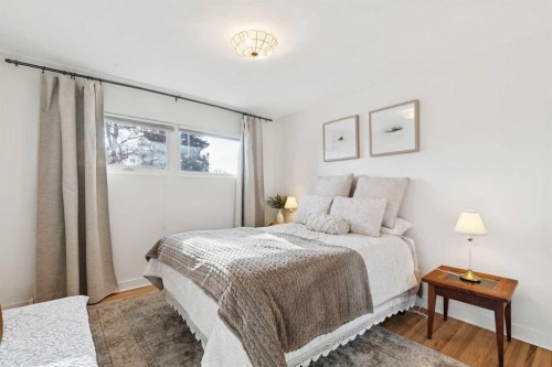 407 Arlington Drive Se, Calgary, AB - Indoor Photo Showing Bedroom