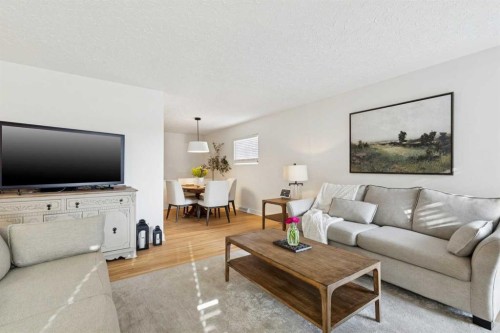 407 Arlington Drive Se, Calgary, AB - Indoor Photo Showing Living Room