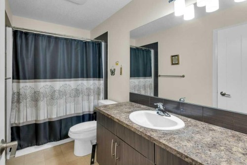 2104-15 Sunset Square, Cochrane, AB - Indoor Photo Showing Bathroom