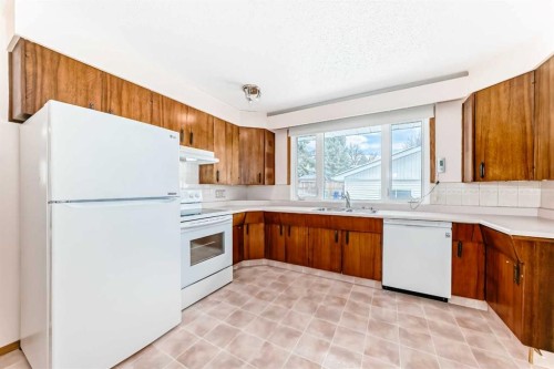 5116 33 Street Nw, Calgary, AB - Indoor Photo Showing Kitchen