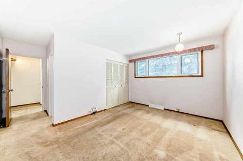 5116 33 Street Nw, Calgary, AB - Indoor Photo Showing Other Room