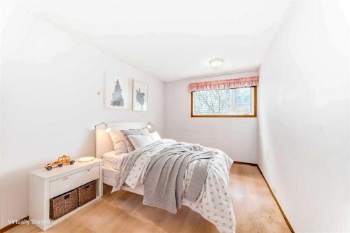 5116 33 Street Nw, Calgary, AB - Indoor Photo Showing Bedroom