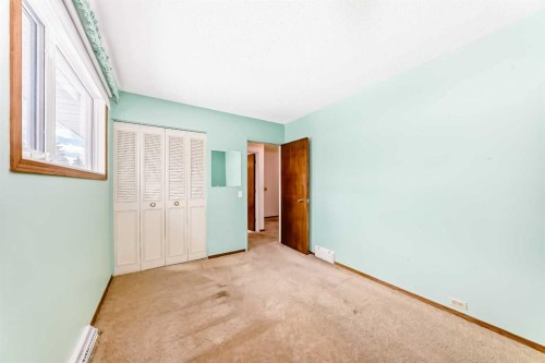 5116 33 Street Nw, Calgary, AB - Indoor Photo Showing Other Room