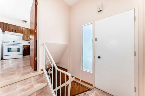 5116 33 Street Nw, Calgary, AB - Indoor