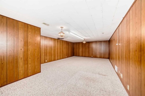 5116 33 Street Nw, Calgary, AB - Indoor Photo Showing Other Room