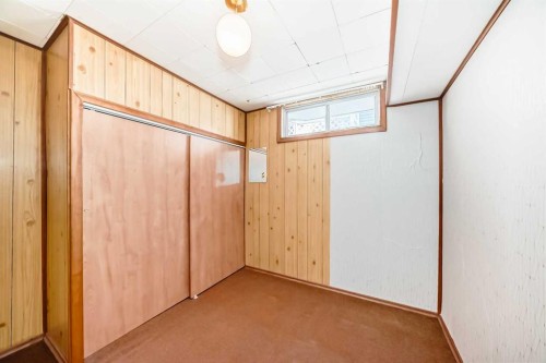 5116 33 Street Nw, Calgary, AB - Indoor Photo Showing Other Room