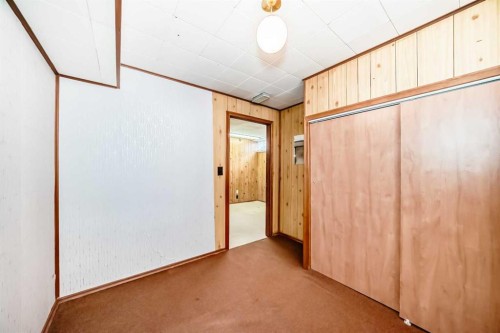 5116 33 Street Nw, Calgary, AB - Indoor Photo Showing Other Room