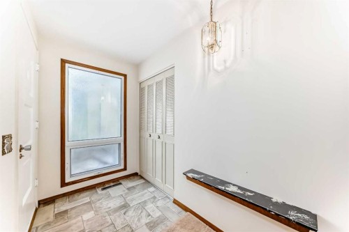 5116 33 Street Nw, Calgary, AB - Indoor Photo Showing Other Room