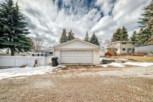 5116 33 Street Nw, Calgary, AB - Outdoor