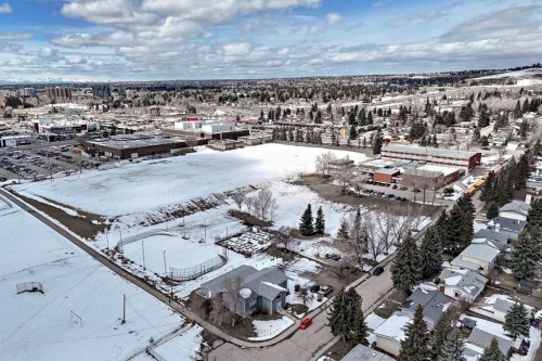 5116 33 Street Nw, Calgary, AB - Outdoor With View