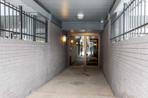 204-717 4A Street Ne, Calgary, AB - Indoor Photo Showing Other Room