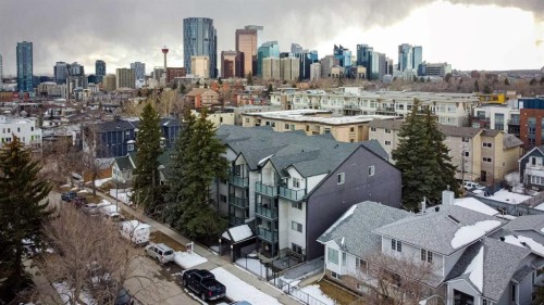 204-717 4A Street NE  Calgary, AB T2E 3W1