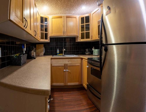 204-717 4A Street Ne, Calgary, AB - Indoor Photo Showing Kitchen