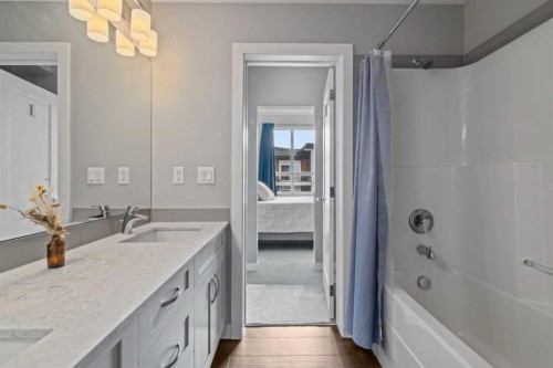 404-10 Walgrove Se, Calgary, AB - Indoor Photo Showing Bathroom