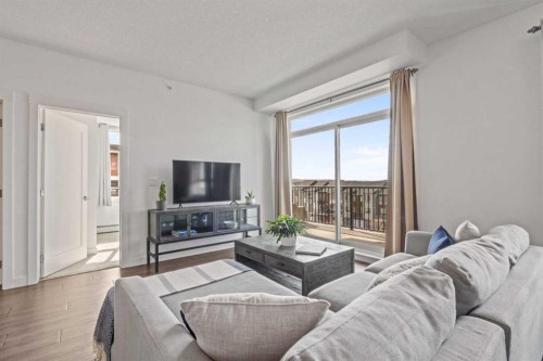 404-10 Walgrove Se, Calgary, AB - Indoor Photo Showing Living Room