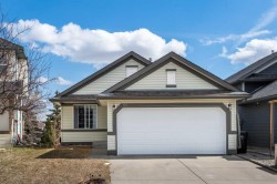 44 Somerglen Heath SW Calgary, AB T2Y 4A3