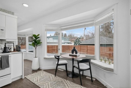 48 Carnarvon Way Nw, Calgary, AB - Indoor