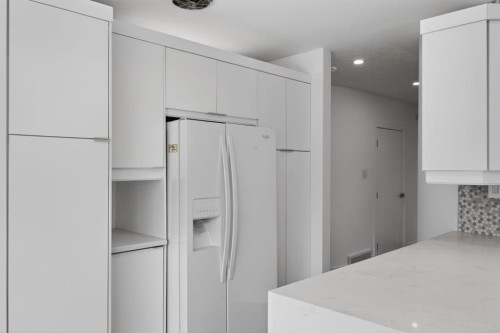 48 Carnarvon Way Nw, Calgary, AB - Indoor