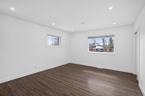 48 Carnarvon Way Nw, Calgary, AB - Indoor Photo Showing Other Room