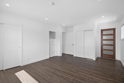 48 Carnarvon Way Nw, Calgary, AB - Indoor Photo Showing Other Room