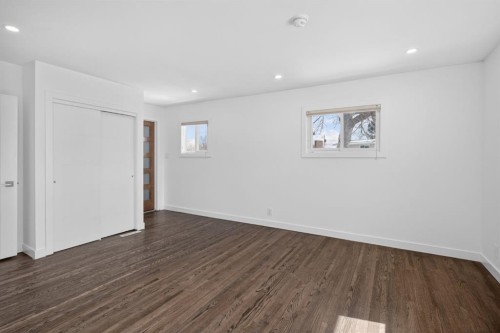 48 Carnarvon Way Nw, Calgary, AB - Indoor Photo Showing Other Room