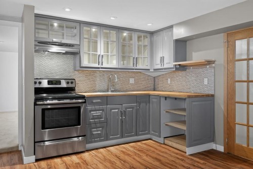 48 Carnarvon Way Nw, Calgary, AB - Indoor Photo Showing Kitchen With Upgraded Kitchen