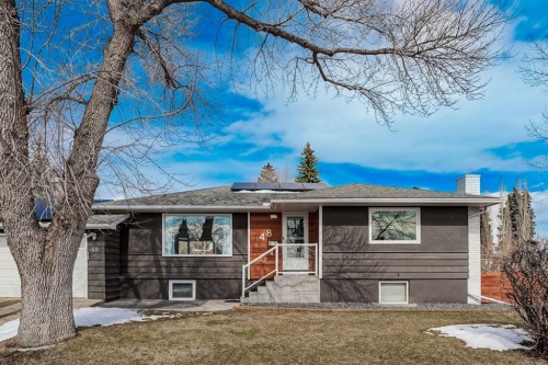 48 Carnarvon Way Nw, Calgary, AB - Outdoor