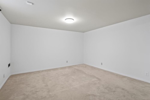 48 Carnarvon Way Nw, Calgary, AB - Indoor Photo Showing Other Room