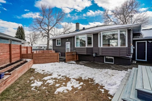 48 Carnarvon Way Nw, Calgary, AB - Outdoor