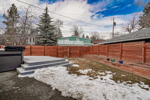 48 Carnarvon Way Nw, Calgary, AB - Outdoor