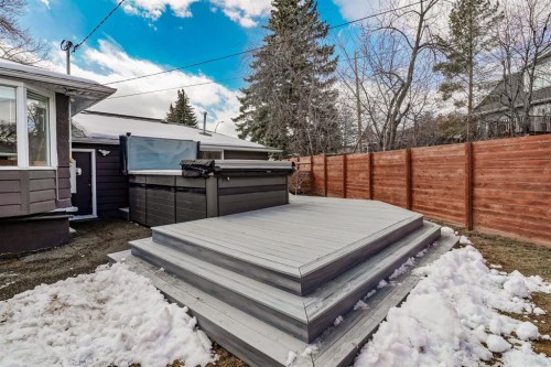 48 Carnarvon Way Nw, Calgary, AB - Outdoor
