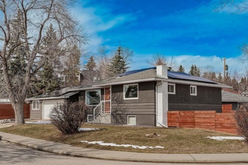 48 Carnarvon Way Nw, Calgary, AB - Outdoor