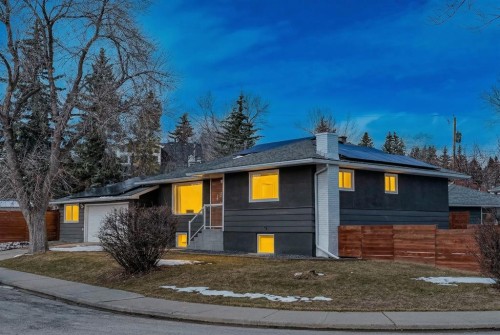 48 Carnarvon Way Nw, Calgary, AB - Outdoor