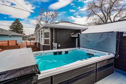 48 Carnarvon Way Nw, Calgary, AB - Outdoor