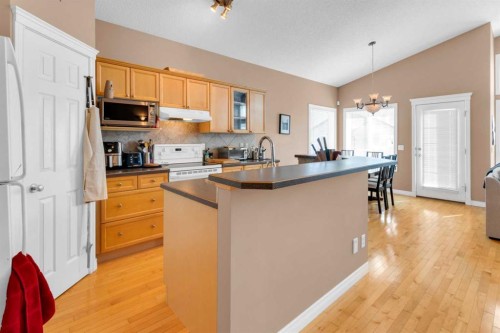 135 Citadel Estates Place Nw, Calgary, AB - Indoor Photo Showing Kitchen