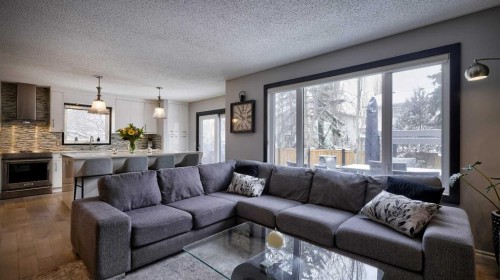 125 Riverview Place Se, Calgary, AB - Indoor Photo Showing Living Room