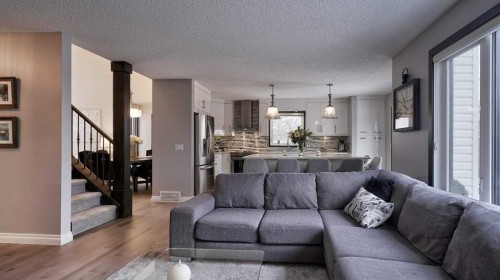 125 Riverview Place Se, Calgary, AB - Indoor Photo Showing Living Room