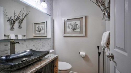 125 Riverview Place Se, Calgary, AB - Indoor Photo Showing Bathroom