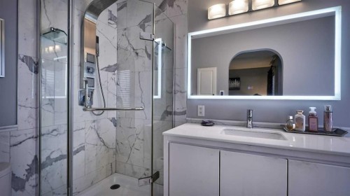 125 Riverview Place Se, Calgary, AB - Indoor Photo Showing Bathroom