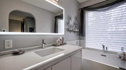 125 Riverview Place Se, Calgary, AB - Indoor