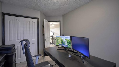 125 Riverview Place Se, Calgary, AB - Indoor