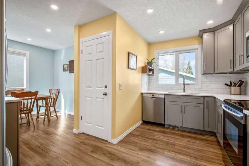 264 Midridge Crescent Se, Calgary, AB - Indoor Photo Showing Kitchen With Upgraded Kitchen