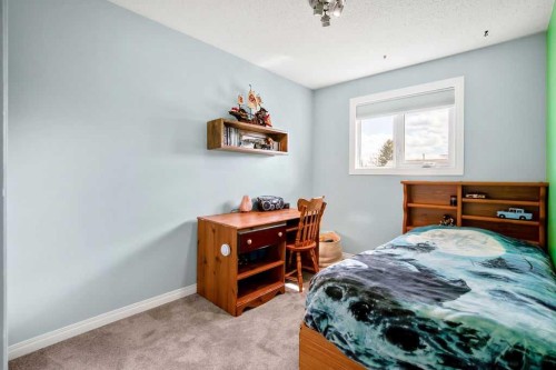 264 Midridge Crescent Se, Calgary, AB - Indoor Photo Showing Bedroom