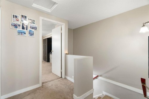 89 Bermuda Lane Nw, Calgary, AB - Indoor Photo Showing Other Room