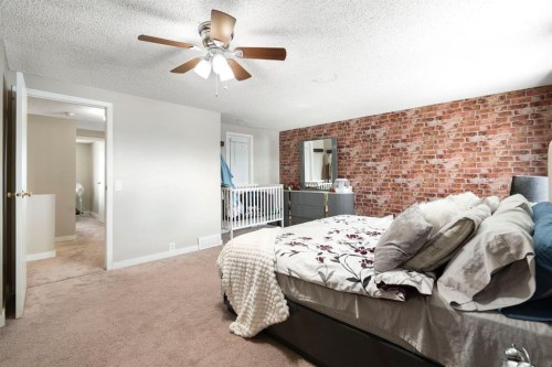 89 Bermuda Lane Nw, Calgary, AB - Indoor Photo Showing Bedroom