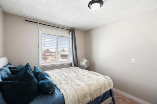 89 Bermuda Lane Nw, Calgary, AB - Indoor Photo Showing Bedroom