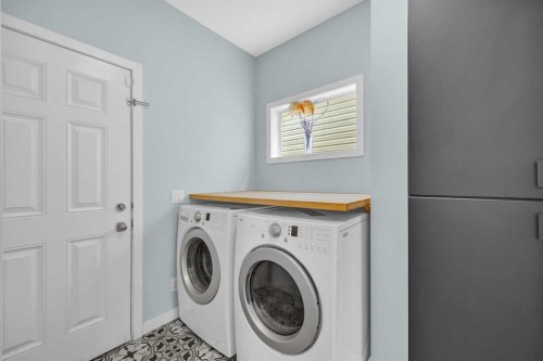 19 Bridleridge Green Sw, Calgary, AB - Indoor Photo Showing Laundry Room